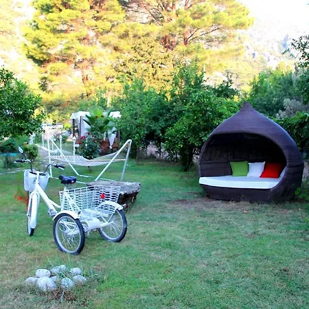 Defne ベッド・アンド・ブレックファスト *